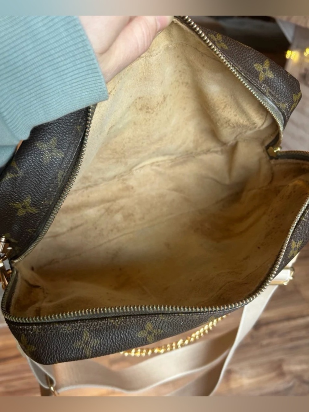 Louis Vuitton Monogram Trousse 28 Crossbody - Picture 7 of 10